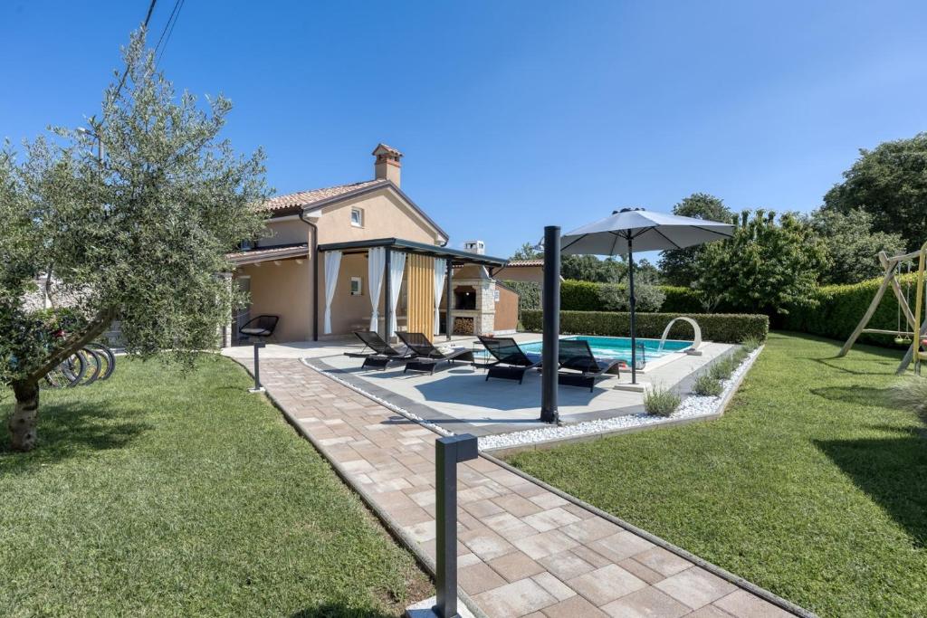 Swimmingpoolen hos eller tæt på Villa Lana near Labin