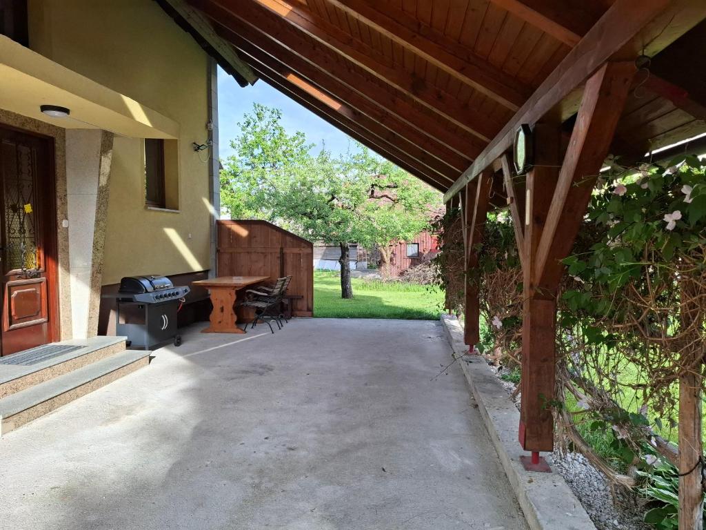 Zahrada ubytování Apartmaji PRI JUNESKO