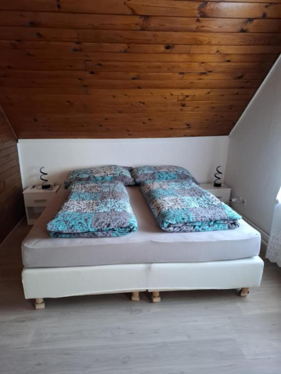 Postel nebo postele na pokoji v ubytování Apartmaji PRI JUNESKO