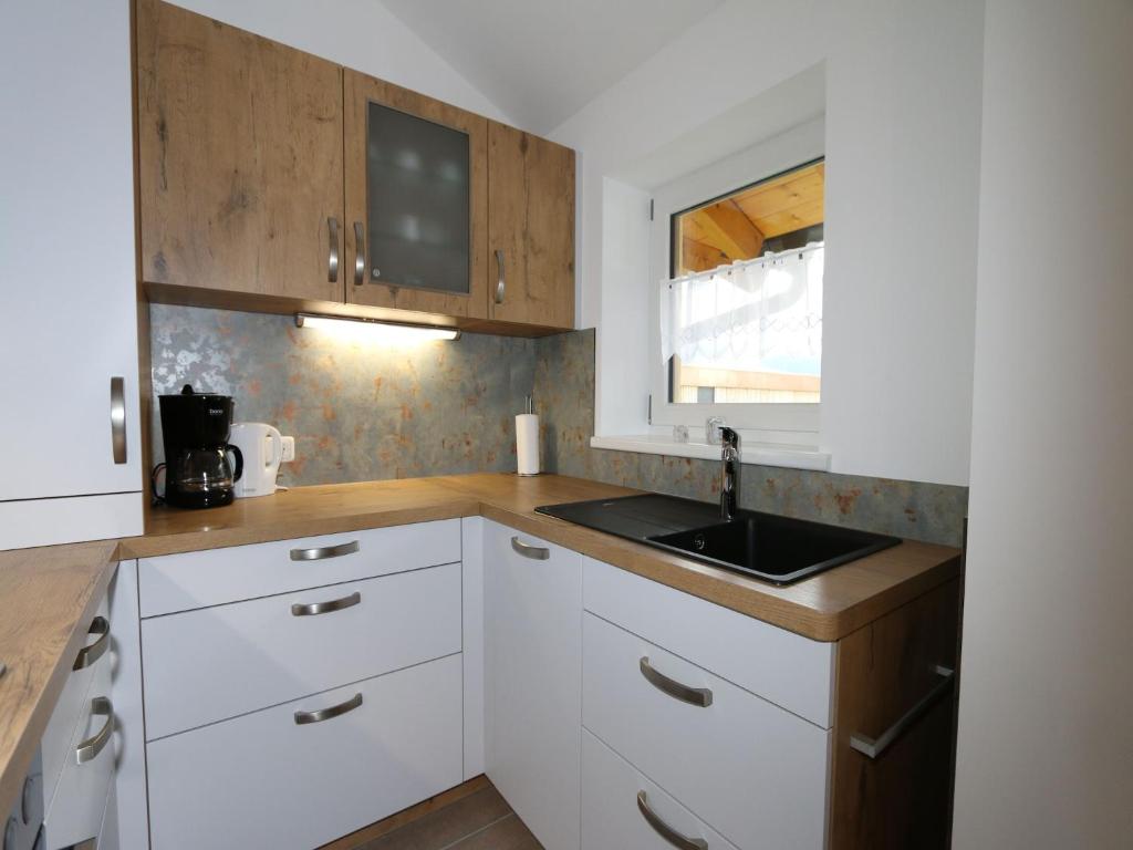 Kuchyň nebo kuchyňský kout v ubytování Apartment in Bramberg am Wildkogel with parking space
