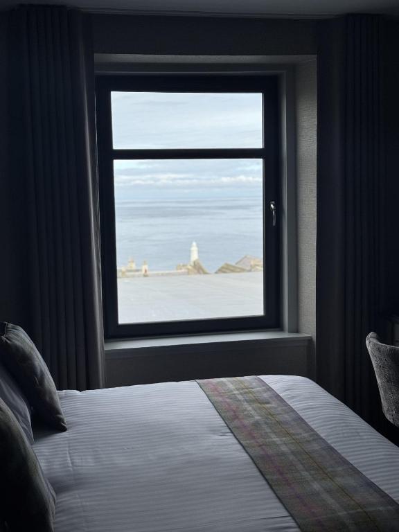 The Knowes Hotel & Restaurant - Deluxe King Room With Sea View