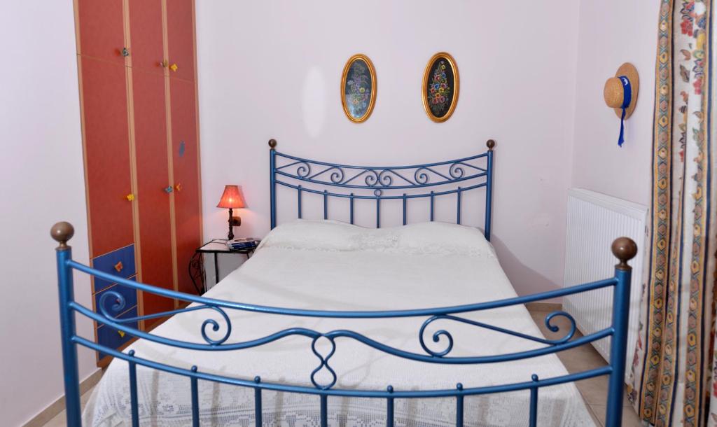 Posteľ alebo postele v izbe v ubytovaní Galini Beach Villa