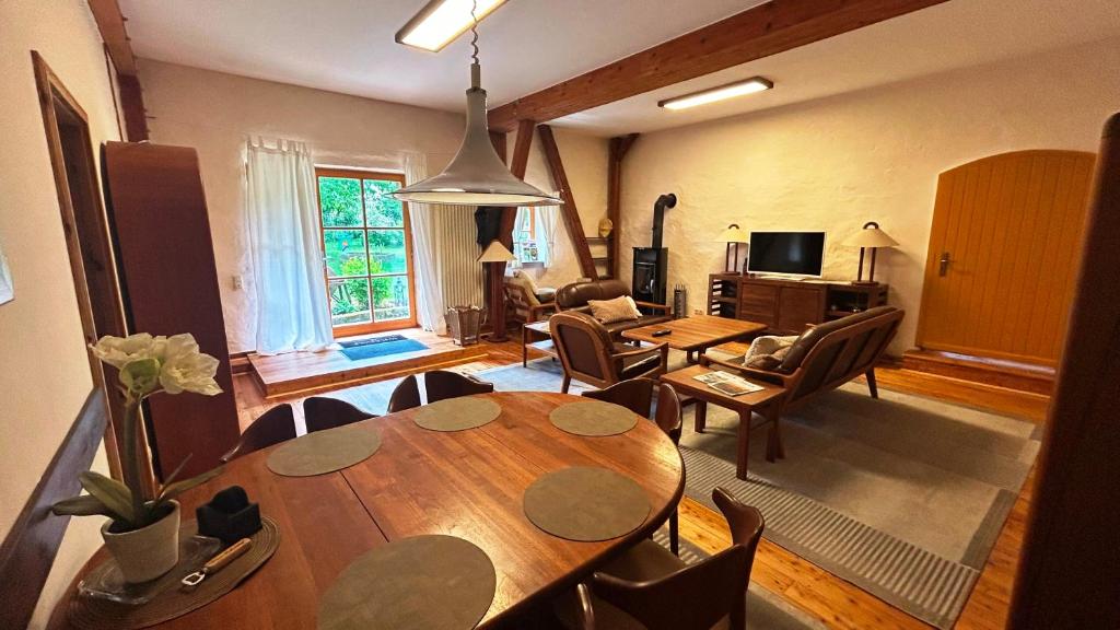 TV a/nebo společenská místnost v ubytování Haus Falkenhof