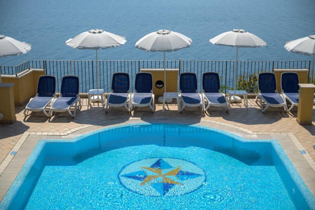 Bazén v ubytování All Inclusive Hotel Piccolo Paradiso nebo v jeho okolí