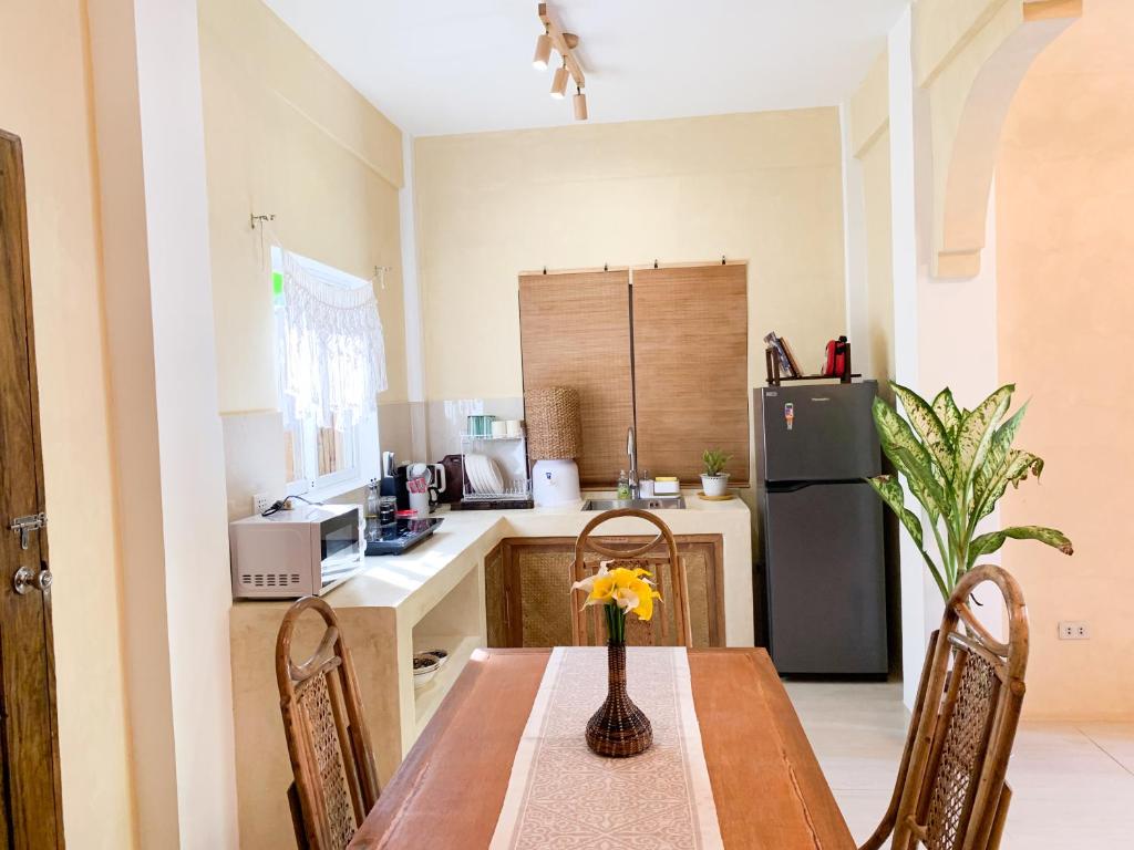 Kuchyň nebo kuchyňský kout v ubytování Kalija Homestay