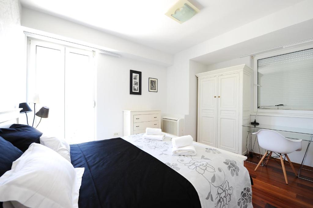 Posteľ alebo postele v izbe v ubytovaní Sunset Penthouse Apartment with Jacuzzi and Seaview
