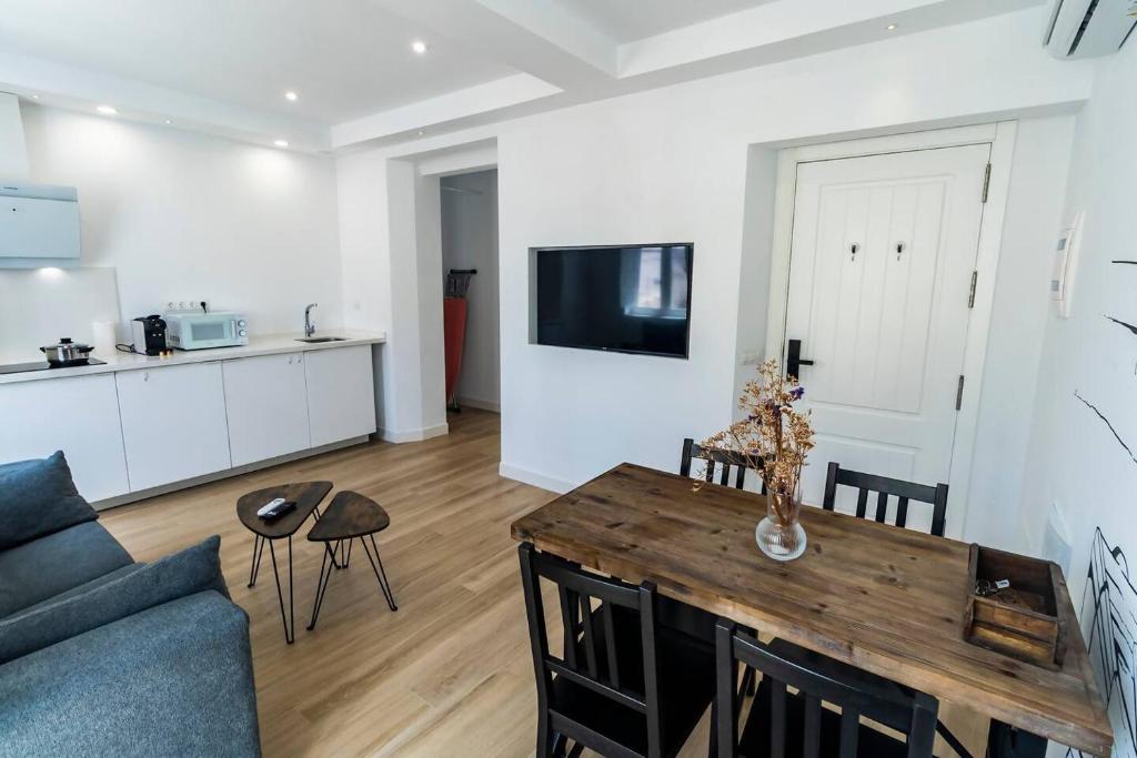Apartamentos La Cruz Verde - One-Bedroom Apartment (3rd Floor)