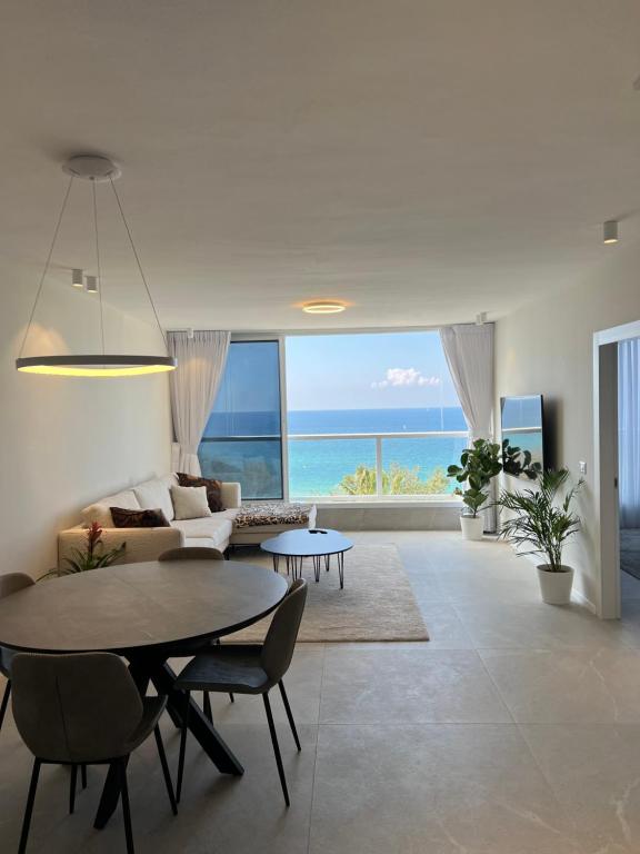 Posezení v ubytování Beachfront Breeze Vacation