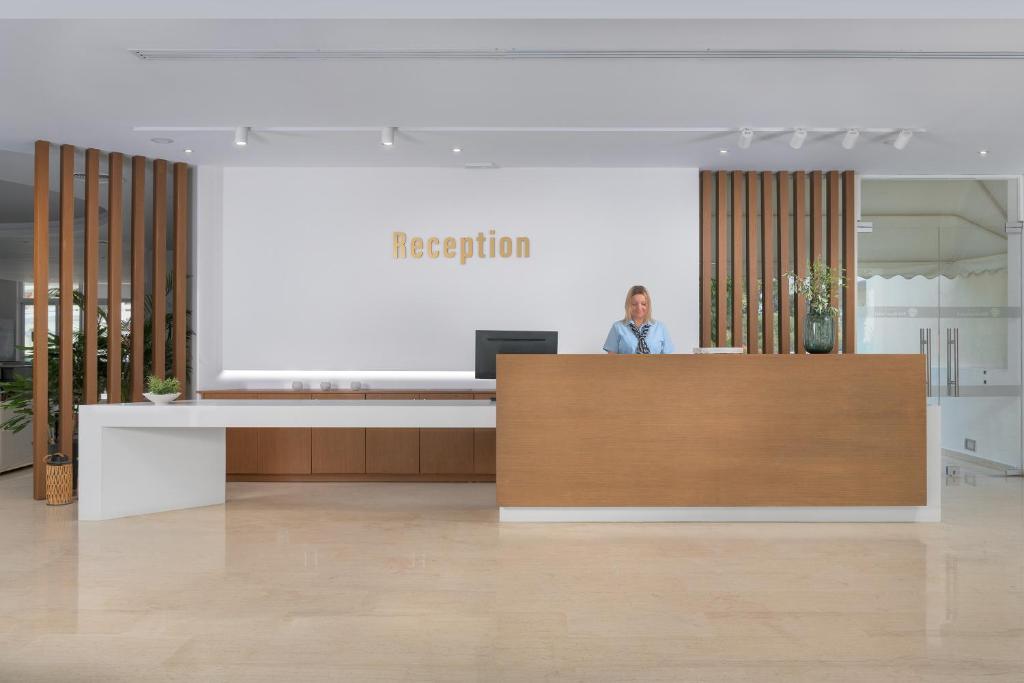 Vstupní hala nebo recepce v ubytování Hotel Niriides Beach
