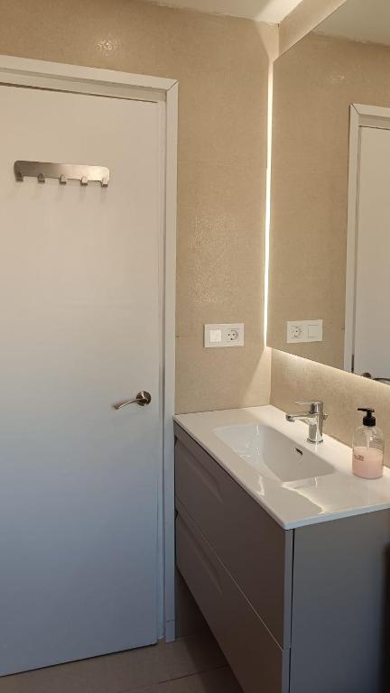 Koupelna v ubytování Apartamento a 150 metros de la playa en la Fosca