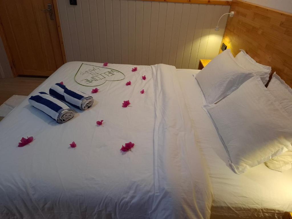 Postel nebo postele na pokoji v ubytování Futtaru Sands