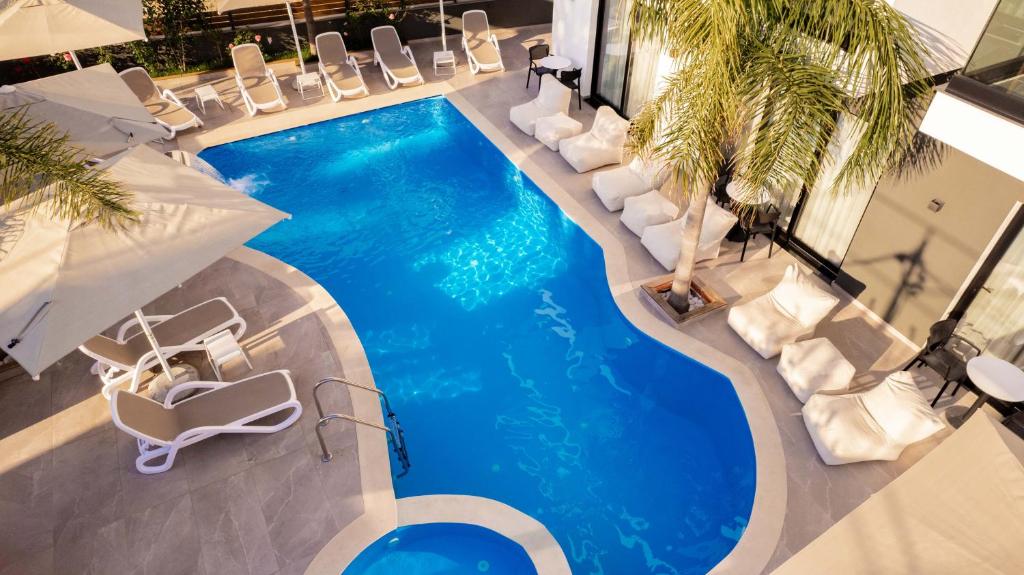 A piscina em ou perto de Absolute Hotel Ksamil