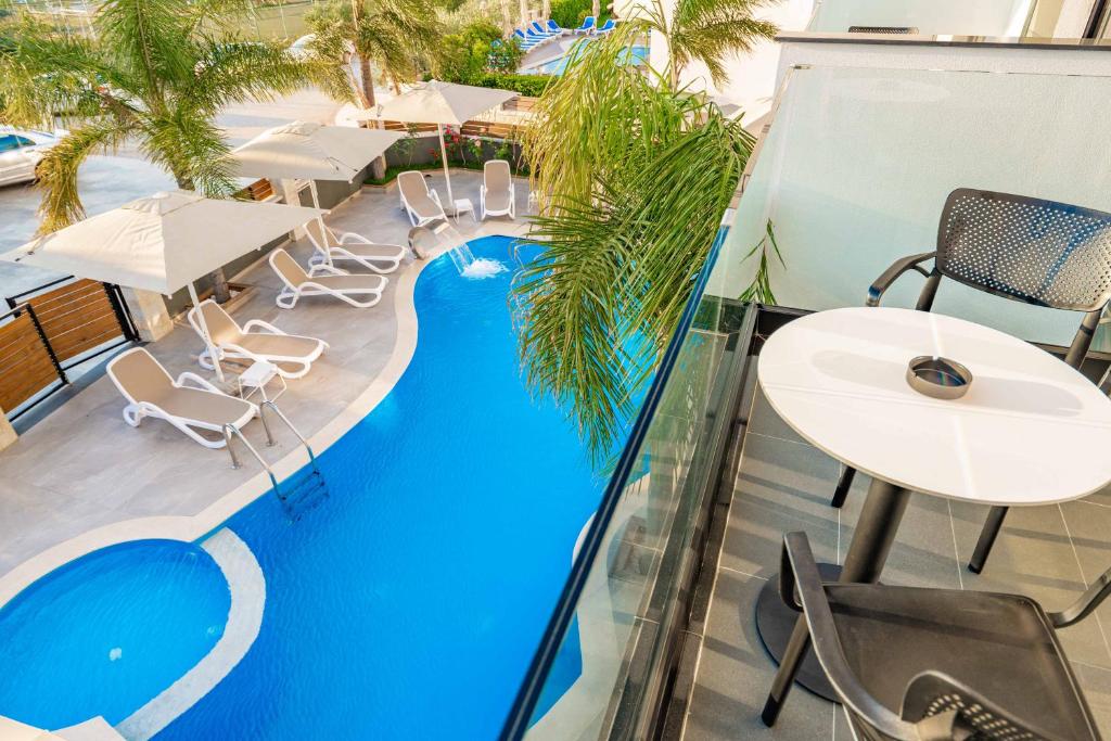 A piscina em ou perto de Absolute Hotel Ksamil