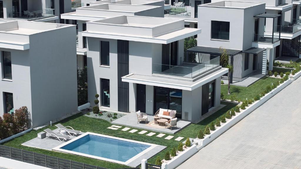 Bazén v ubytování Nefeli & Nefeli Luxury Residential Complexes nebo v jeho okolí