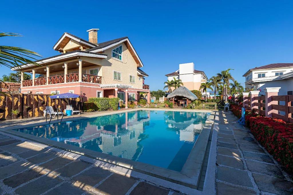 Bazén v ubytování OveMar Resort Hotel near Vigan nebo v jeho okolí