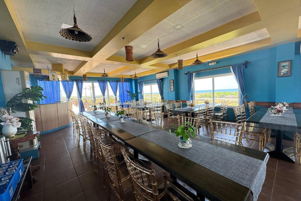 Restaurace v ubytování OveMar Resort Hotel near Vigan