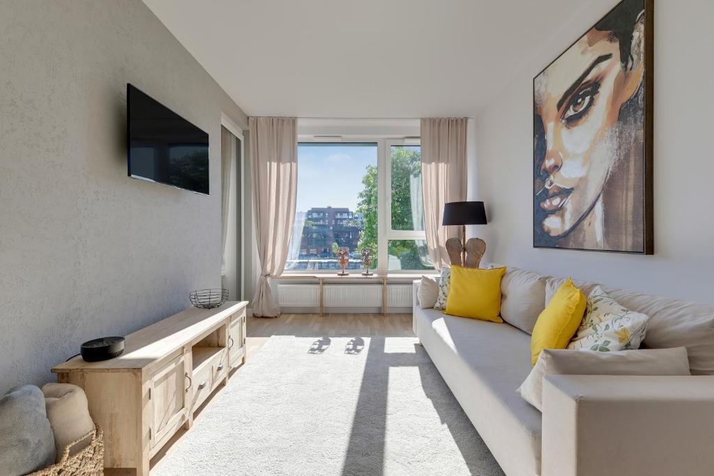 Televízia a/alebo spoločenská miestnosť v ubytovaní RentPlanet - Apartamenty Chlebova II