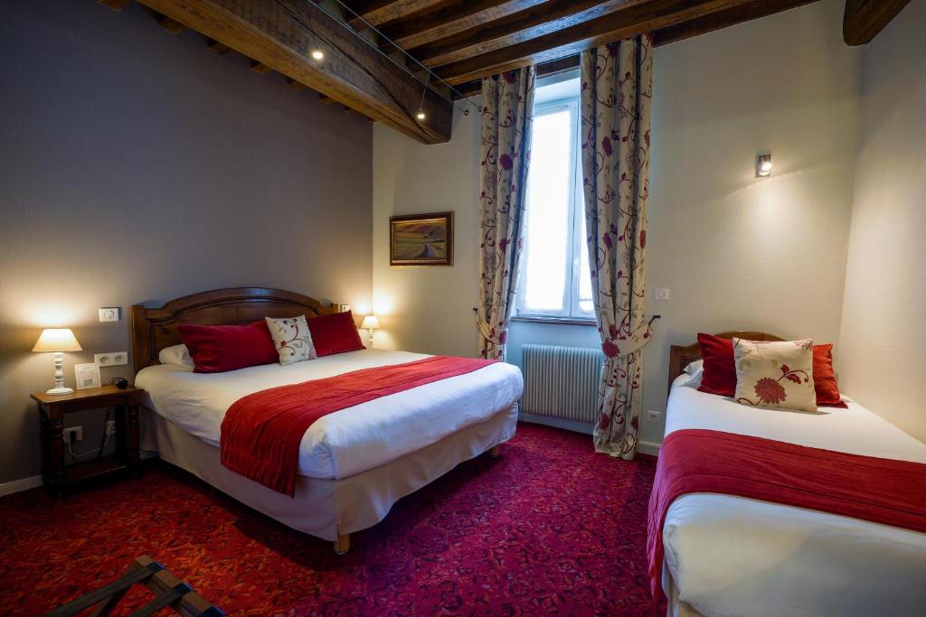 Postel nebo postele na pokoji v ubytování Hôtel Wilson - Teritoria