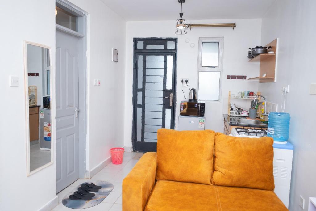 Η κουζίνα ή μικρή κουζίνα στο Luxury Den Along Ngong Road, Nairobi-Kenya