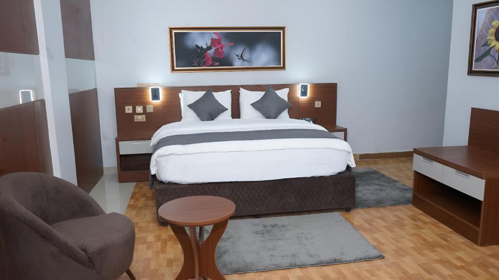 Postel nebo postele na pokoji v ubytování Kaslon Hotel