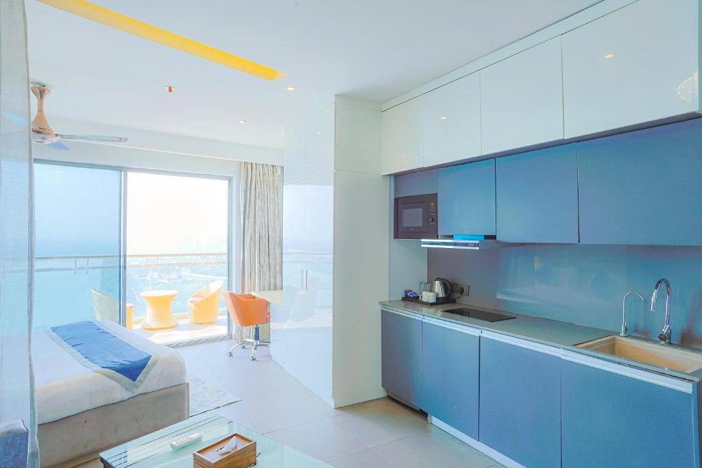 Kuchyň nebo kuchyňský kout v ubytování Hotel Livbox at Supernova