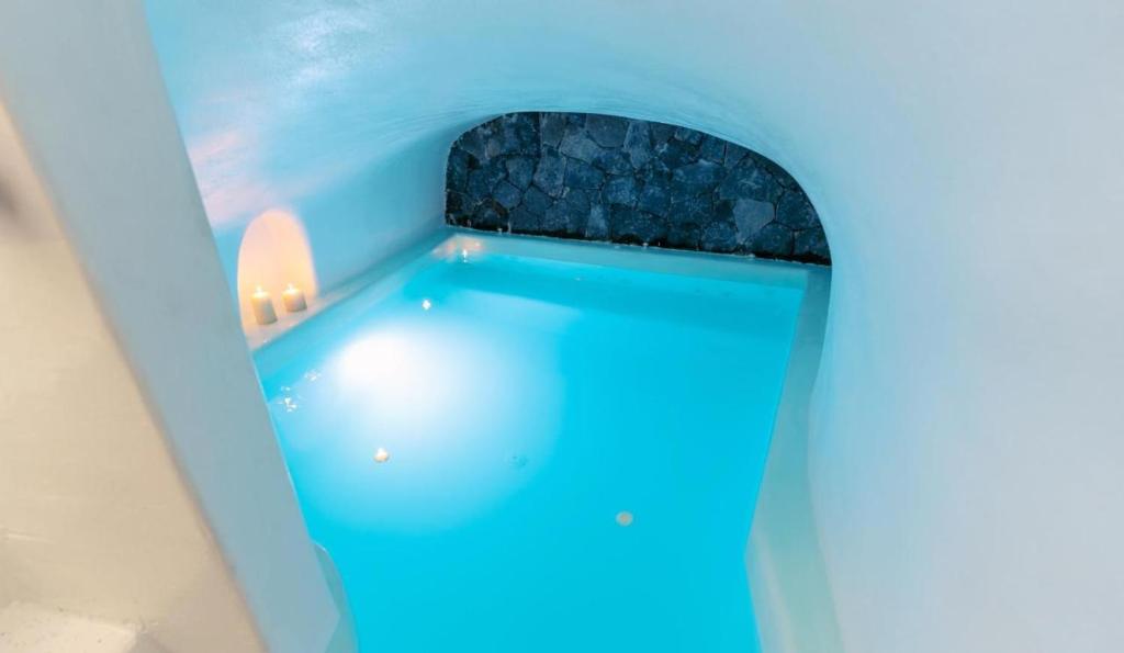Bazén v ubytování Argy's Luxury Caves nebo v jeho okolí