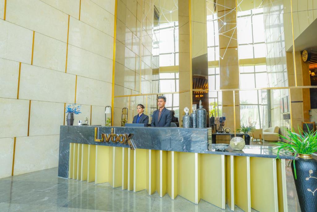 Členové personálu v ubytování Hotel Livbox at Supernova