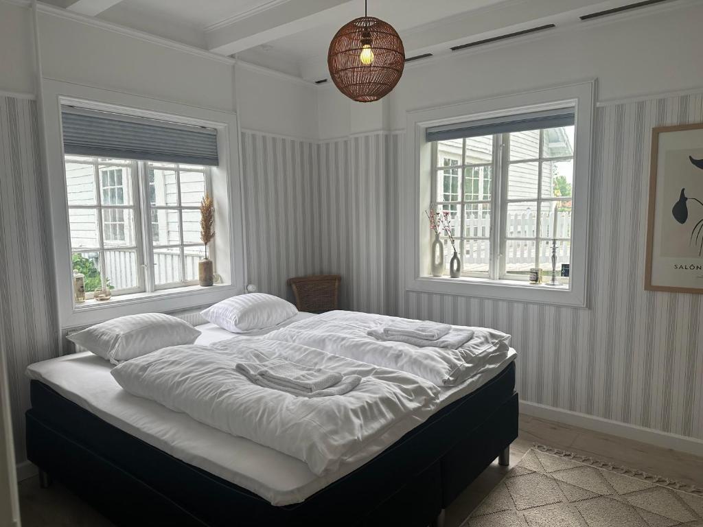 Postel nebo postele na pokoji v ubytování Bandholm Badehotel