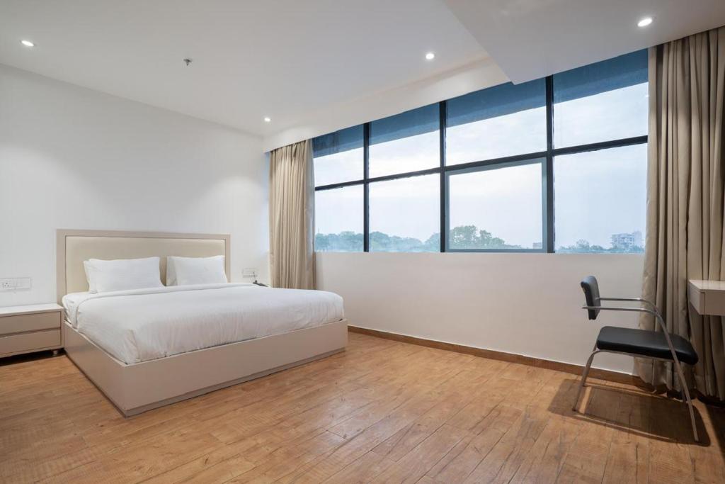Postel nebo postele na pokoji v ubytování Uptown Hotel