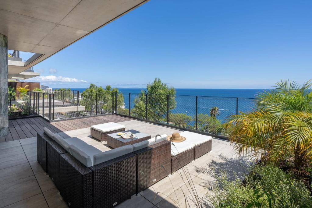 Lyra Lux Penthouse by LovelyStay