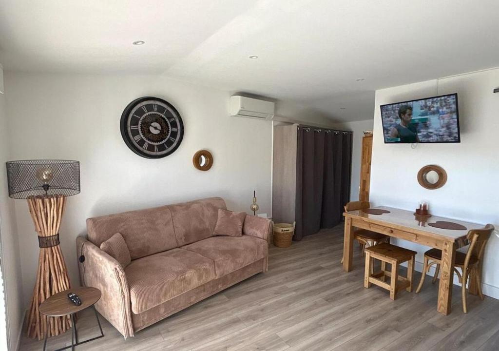 Photo de la galerie de l'établissement Comfortable 30 m 2 studio, à Lançon-Provence