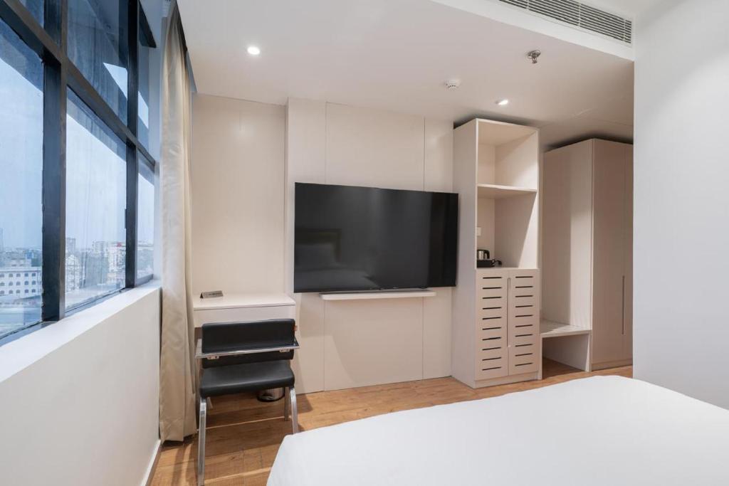 Postel nebo postele na pokoji v ubytování Uptown Hotel