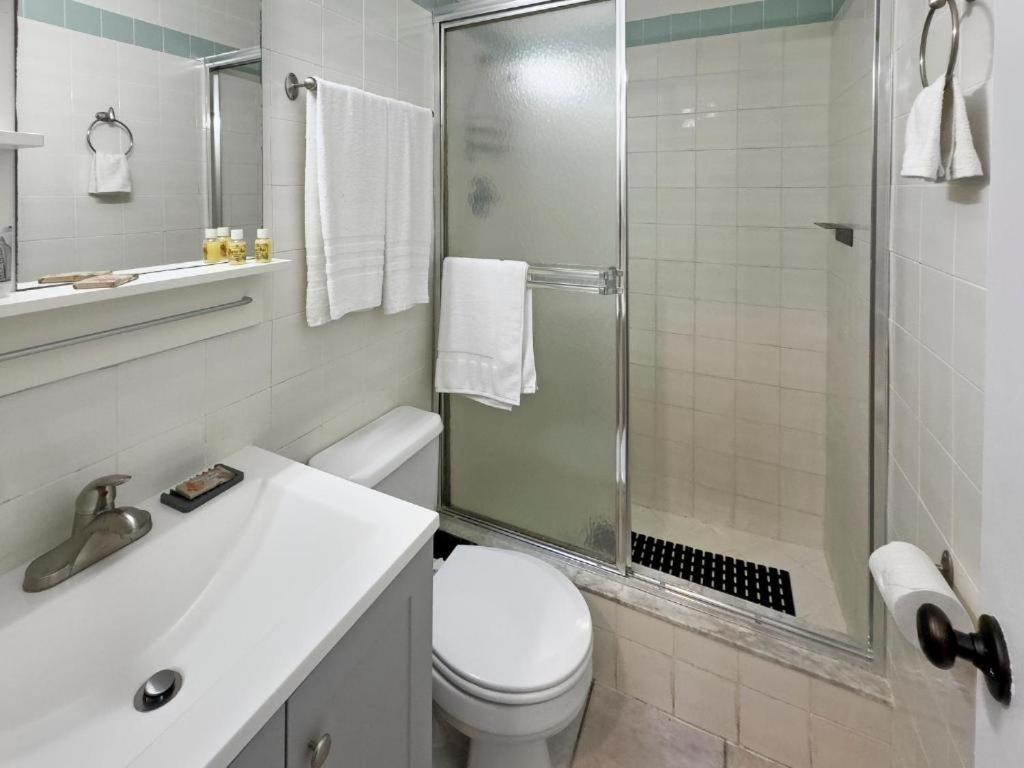 a bathroom with a shower and a toilet and a sink at Hollywood Sunrise in Hollywood