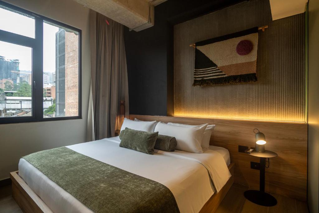 Postel nebo postele na pokoji v ubytování Hunters Hotel