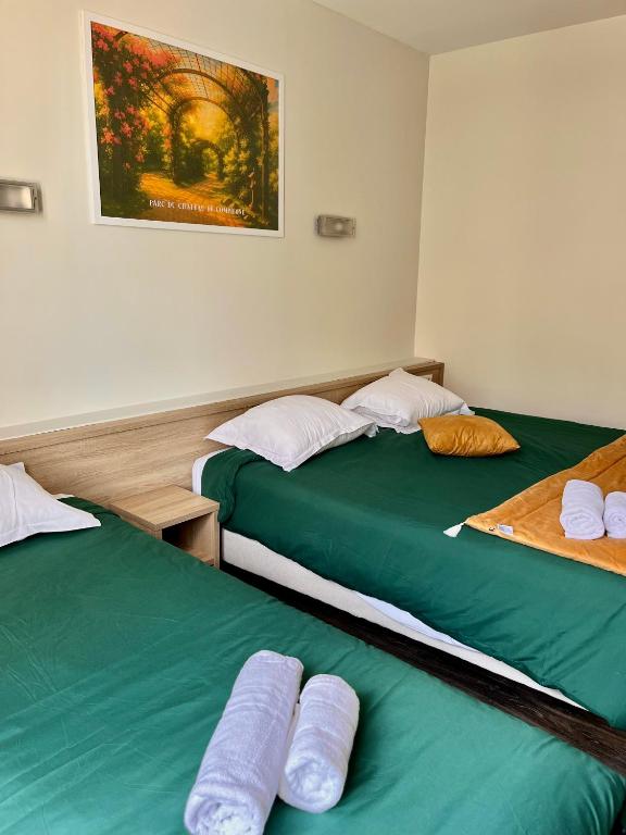 Postel nebo postele na pokoji v ubytování Armor Hotel