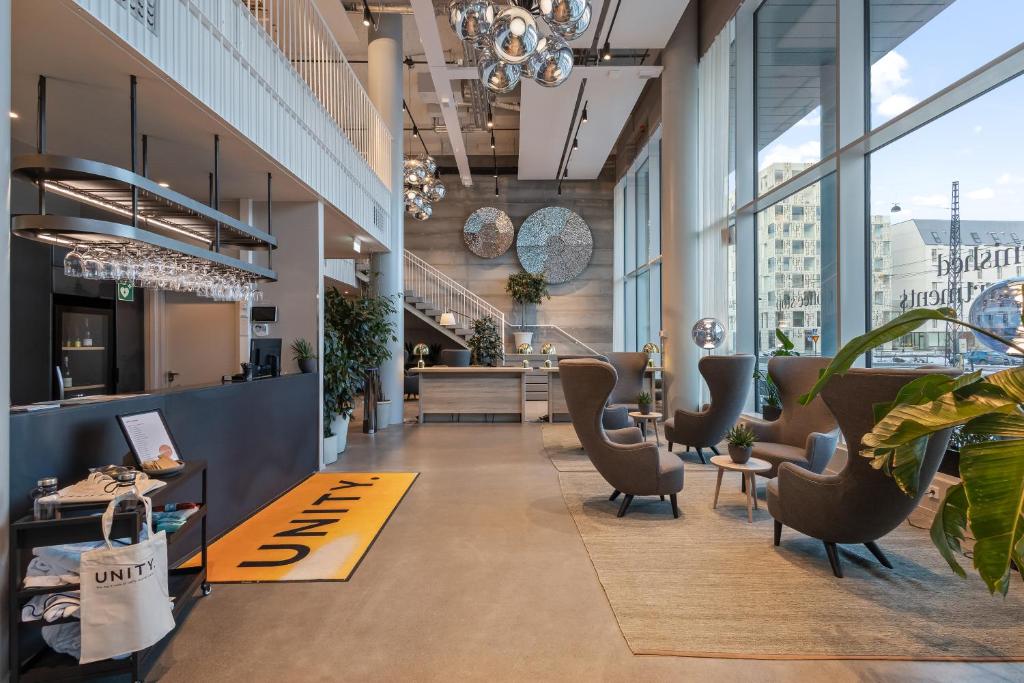 Unity Helsinki - A Studio Hotel的休息区