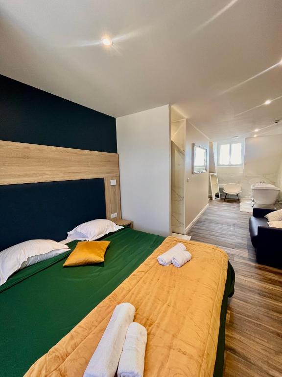 Postel nebo postele na pokoji v ubytování Armor Hotel