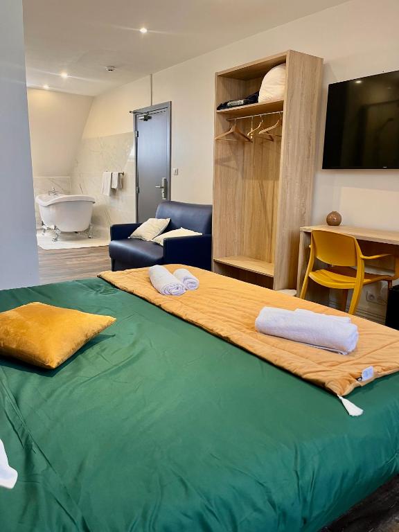 Postel nebo postele na pokoji v ubytování Armor Hotel
