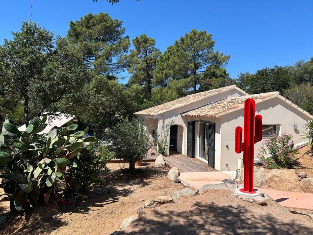 Photo de la galerie de l'établissement Villa Cactus, 6 pers, plage 200 m à pieds, à Olmucciu