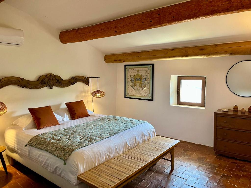 Postel nebo postele na pokoji v ubytování Suites de Bruoux