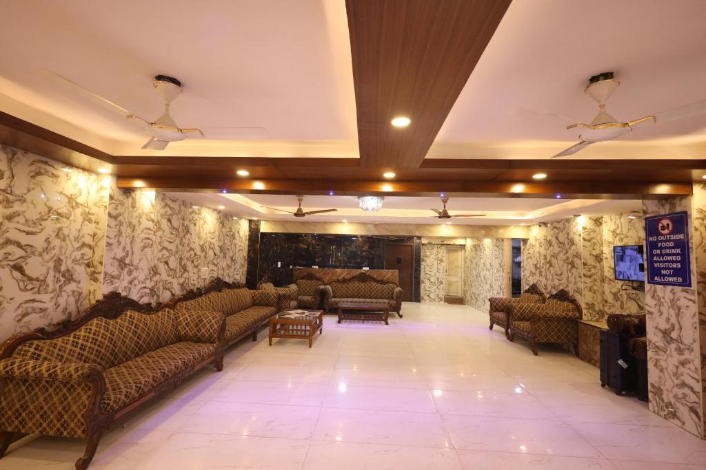 Posezení v ubytování The Paramont Plaza IGI Airport New Delhi