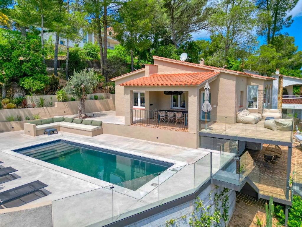 Casa con piscina y casa en Bon Repos, en Pals