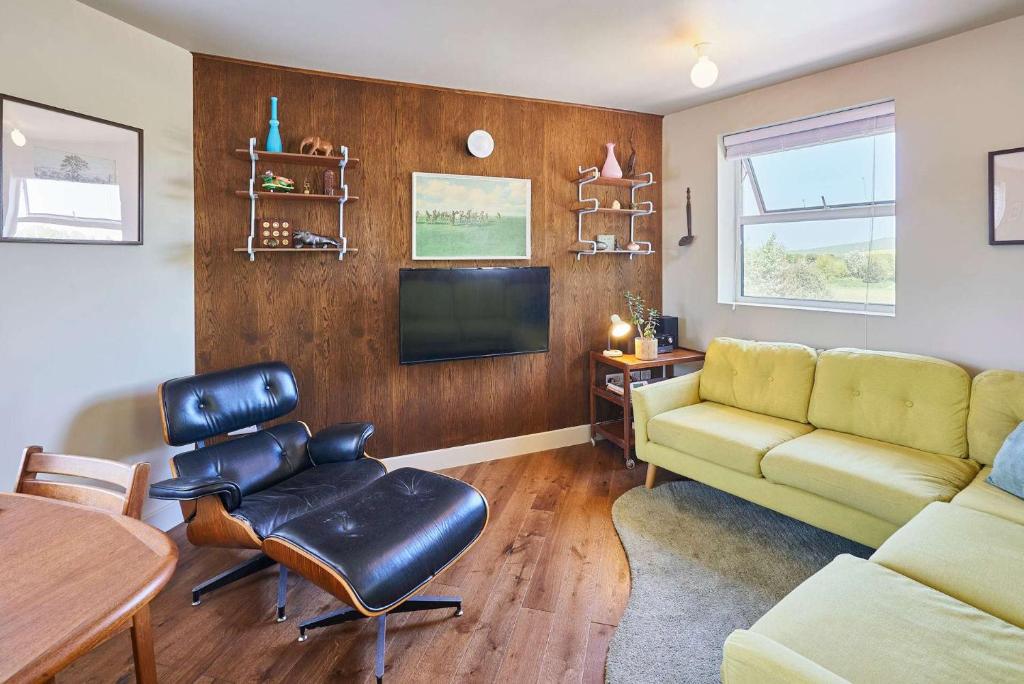 a living room with a couch and a television at Host & Stay - Lewes Road Apartments in Newhaven
