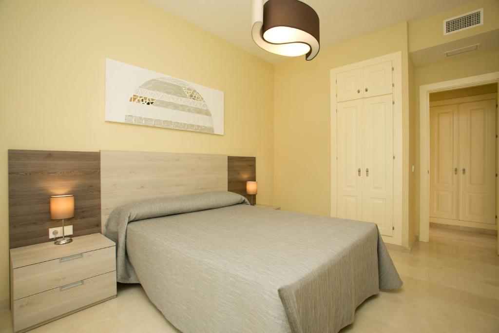 A bed or beds in a room at Villas Altos De Marbella