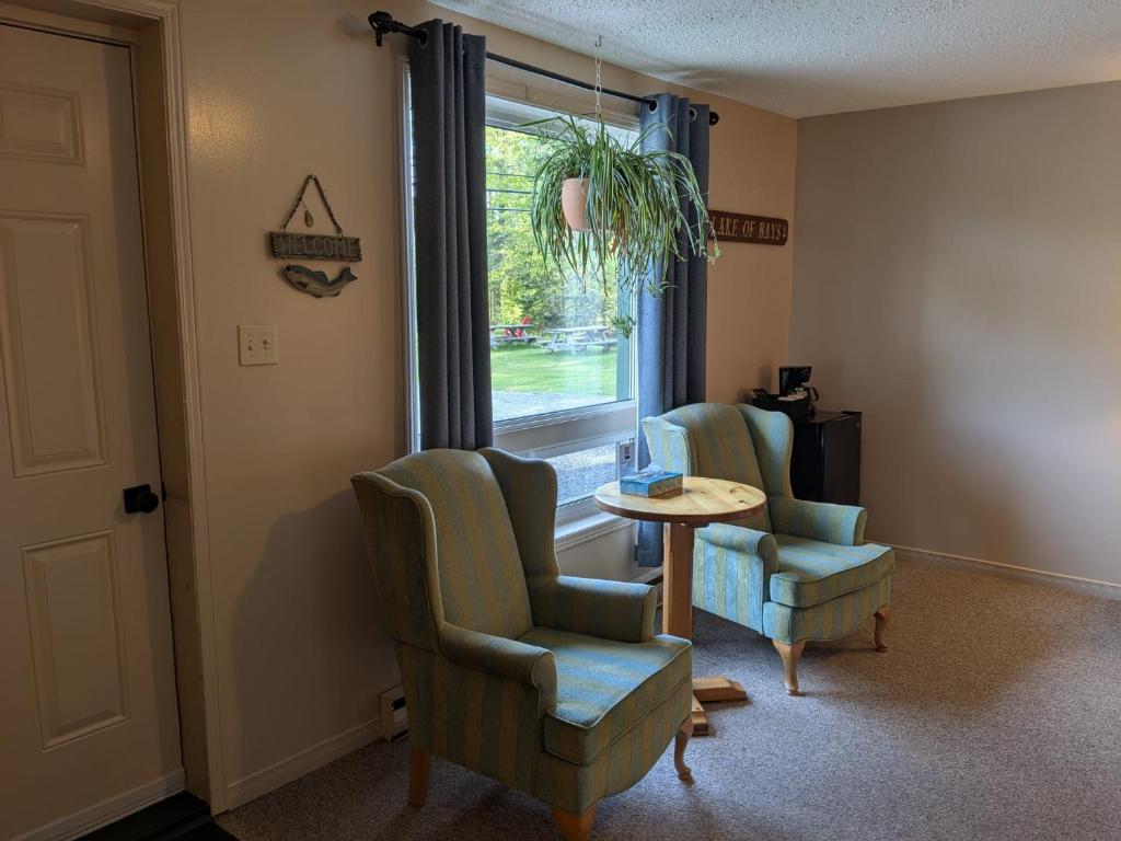 Posezení v ubytování Dwight Village Motel
