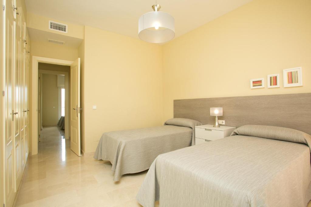 A bed or beds in a room at Villas Altos De Marbella
