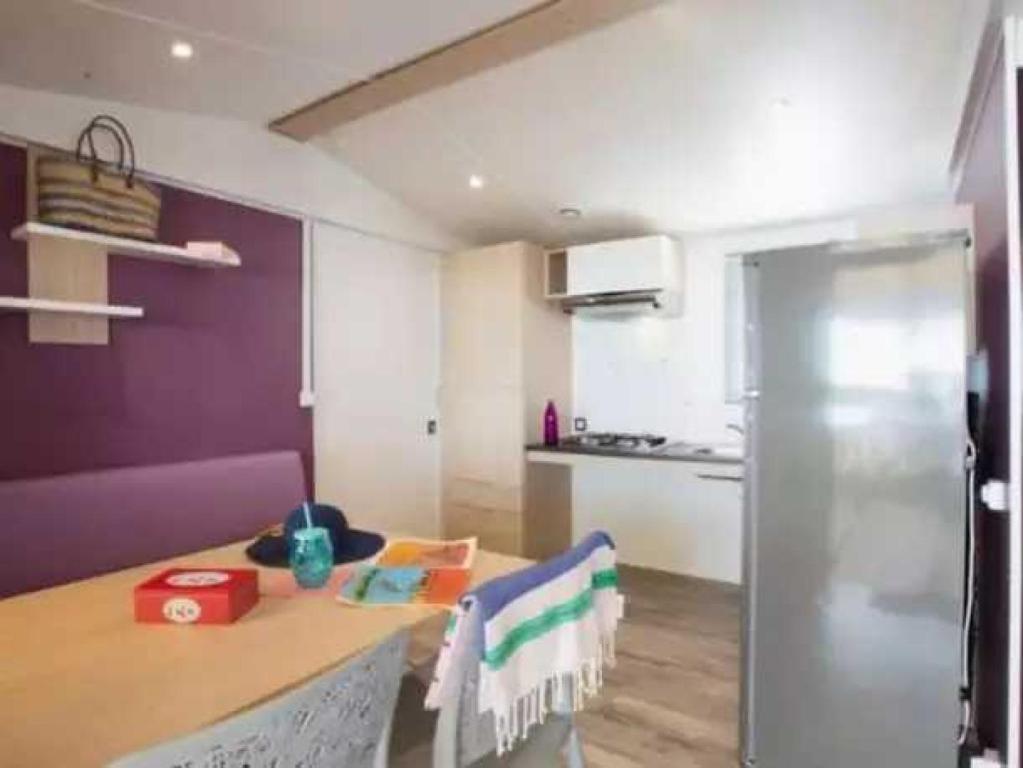 Kuchyň nebo kuchyňský kout v ubytování Camping 4 étoiles - Piscine - eed0fi