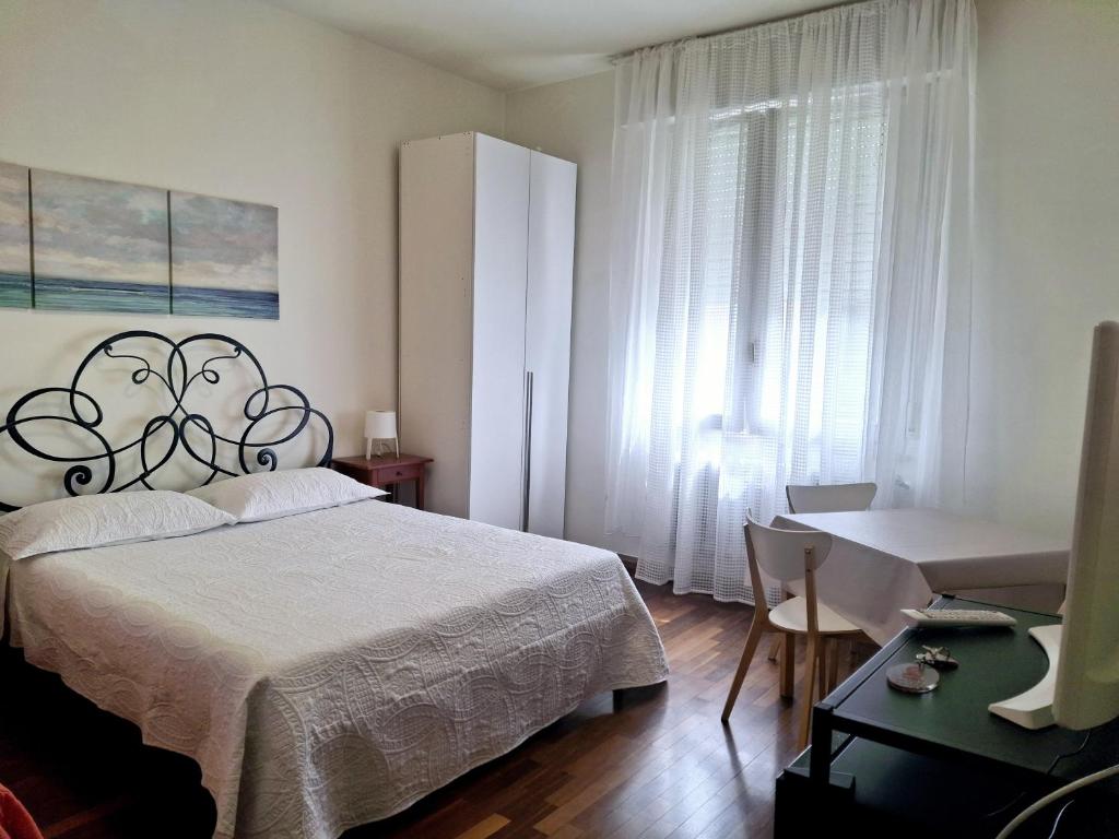 Postel nebo postele na pokoji v ubytování Nessun dorma b&b Pesaro