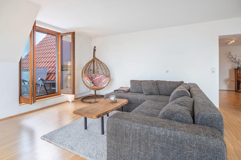 a living room with a couch and a table at Storchenblick in Wunstorf