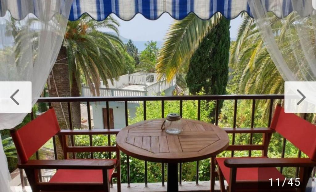 Rõdu või terrass majutusasutuses Apartmani i sobe Goca